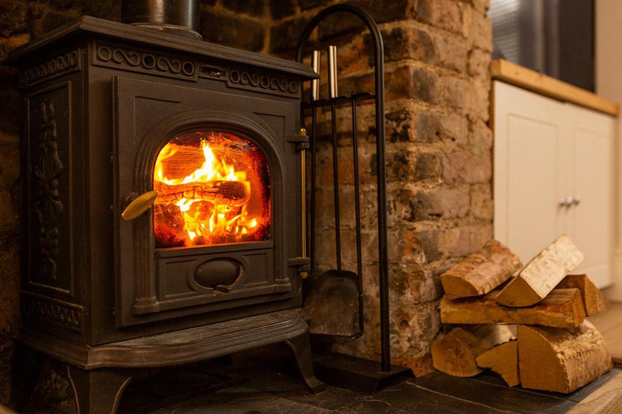 Stylish & Cosy Margate Escape With Hot Tub And Log Burner Dogs Welcome 외부 사진