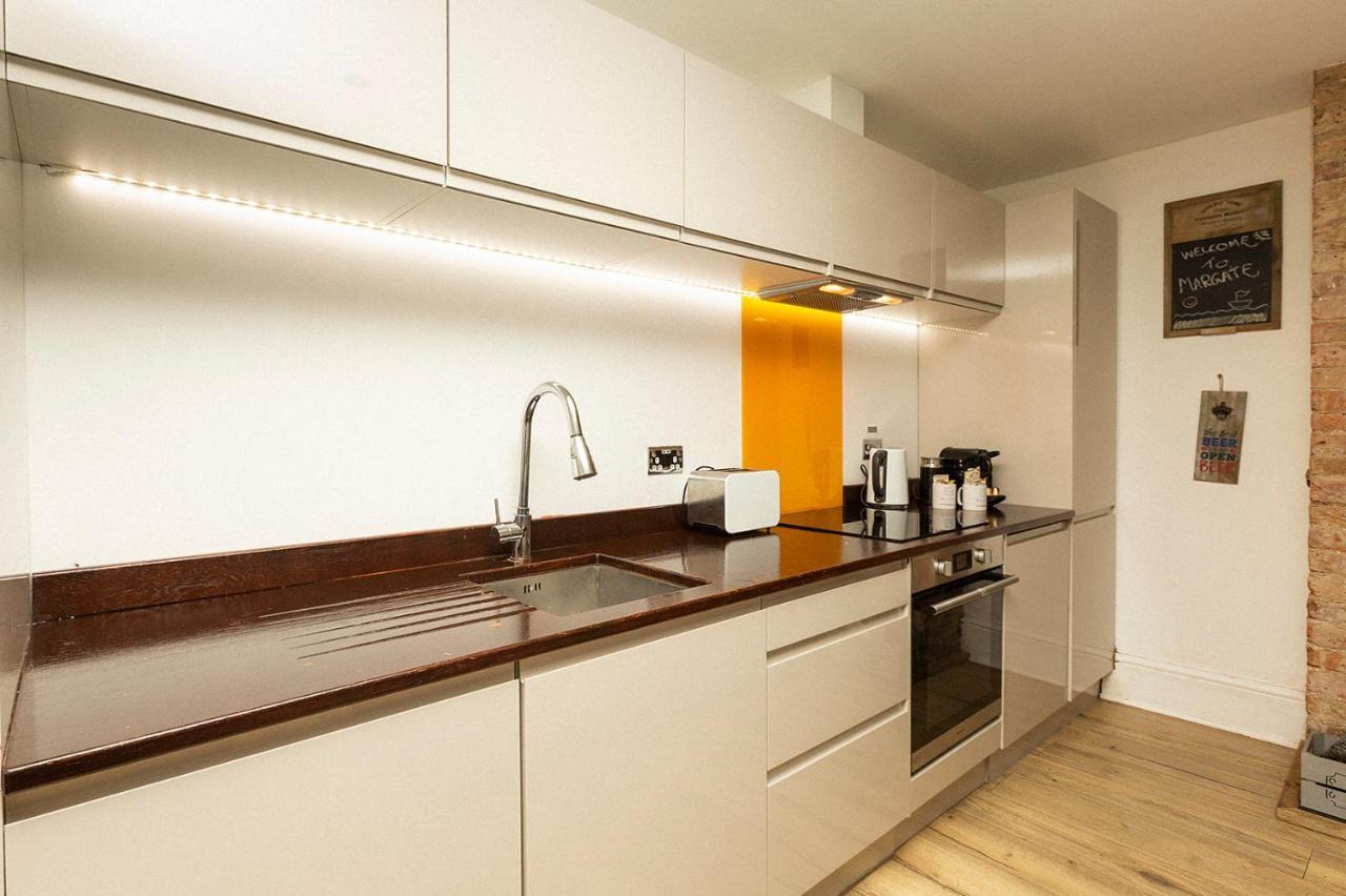 Stylish & Cosy Margate Escape With Hot Tub And Log Burner Dogs Welcome 외부 사진