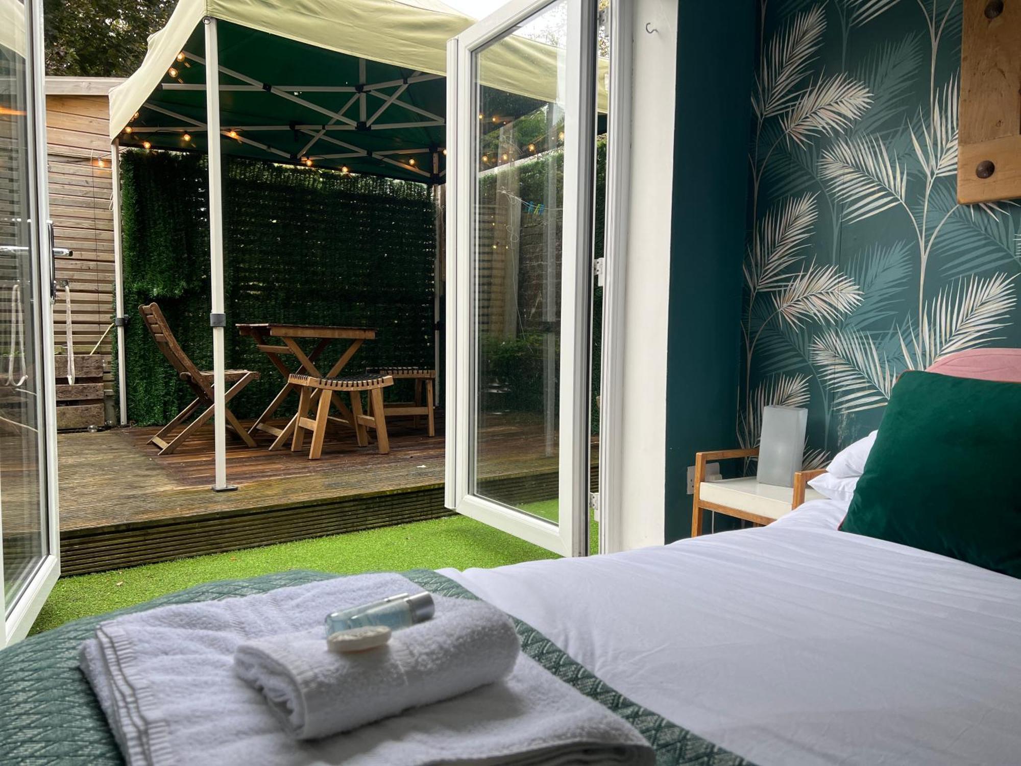Stylish & Cosy Margate Escape With Hot Tub And Log Burner Dogs Welcome 외부 사진
