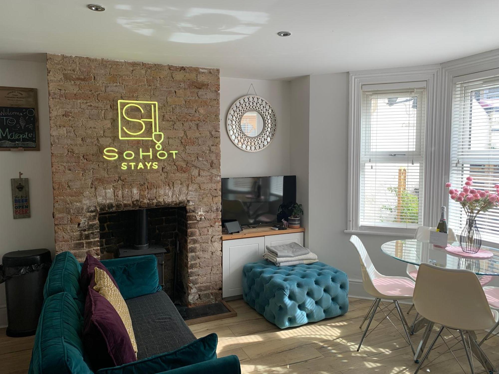Stylish & Cosy Margate Escape With Hot Tub And Log Burner Dogs Welcome 외부 사진